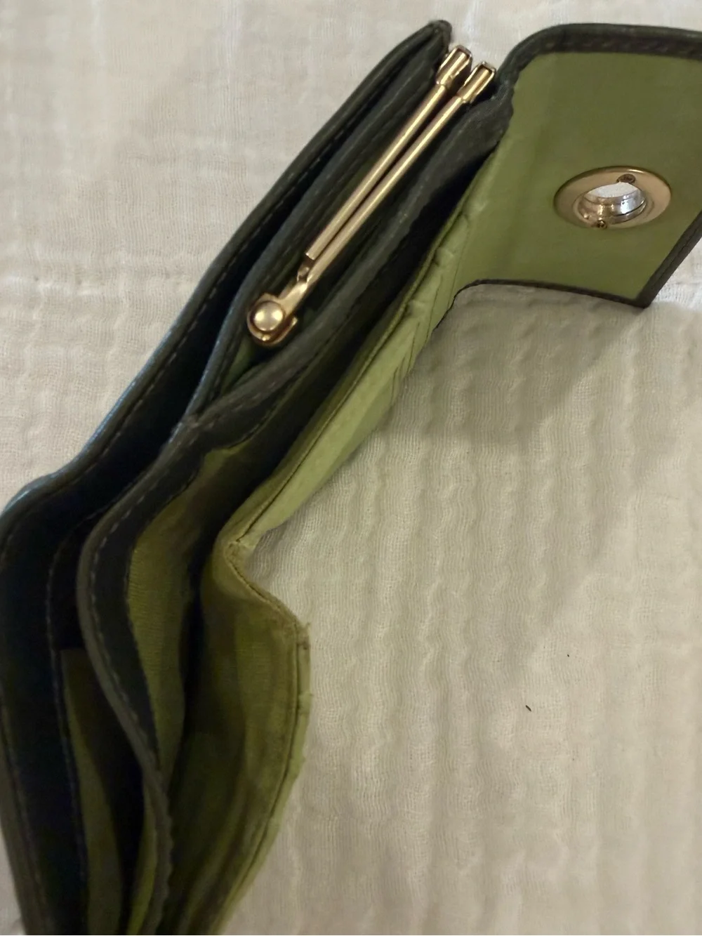 HOBO The Original Vintage Green Pebbled Leather Clasp Turnlock Trifold Wallet